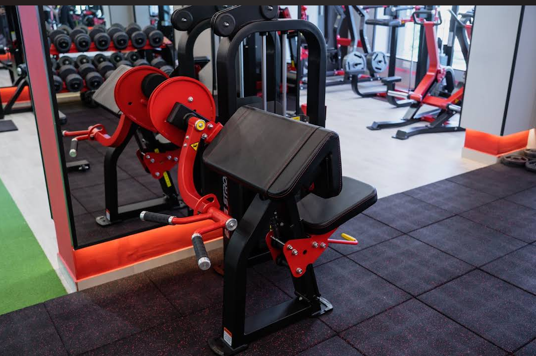 Being Strong ergonomic preacher arm curl machine